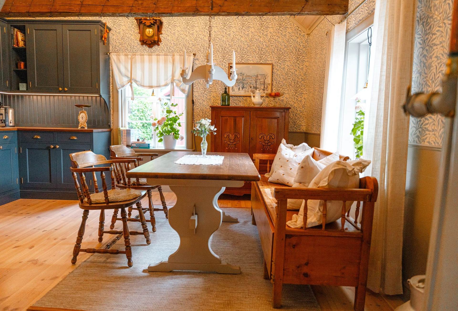 Dining corner with a wooden table and painted sofa bench